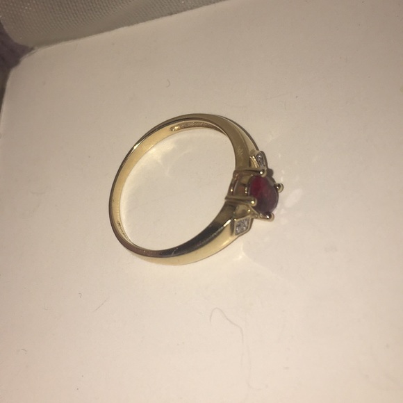 Gold ring with a ruby. Open to offers - Picture 3 of 4